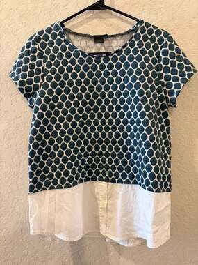 Ann Taylor Short Sleeve Layered Top with Geometric Pattern and Shirttail Hem